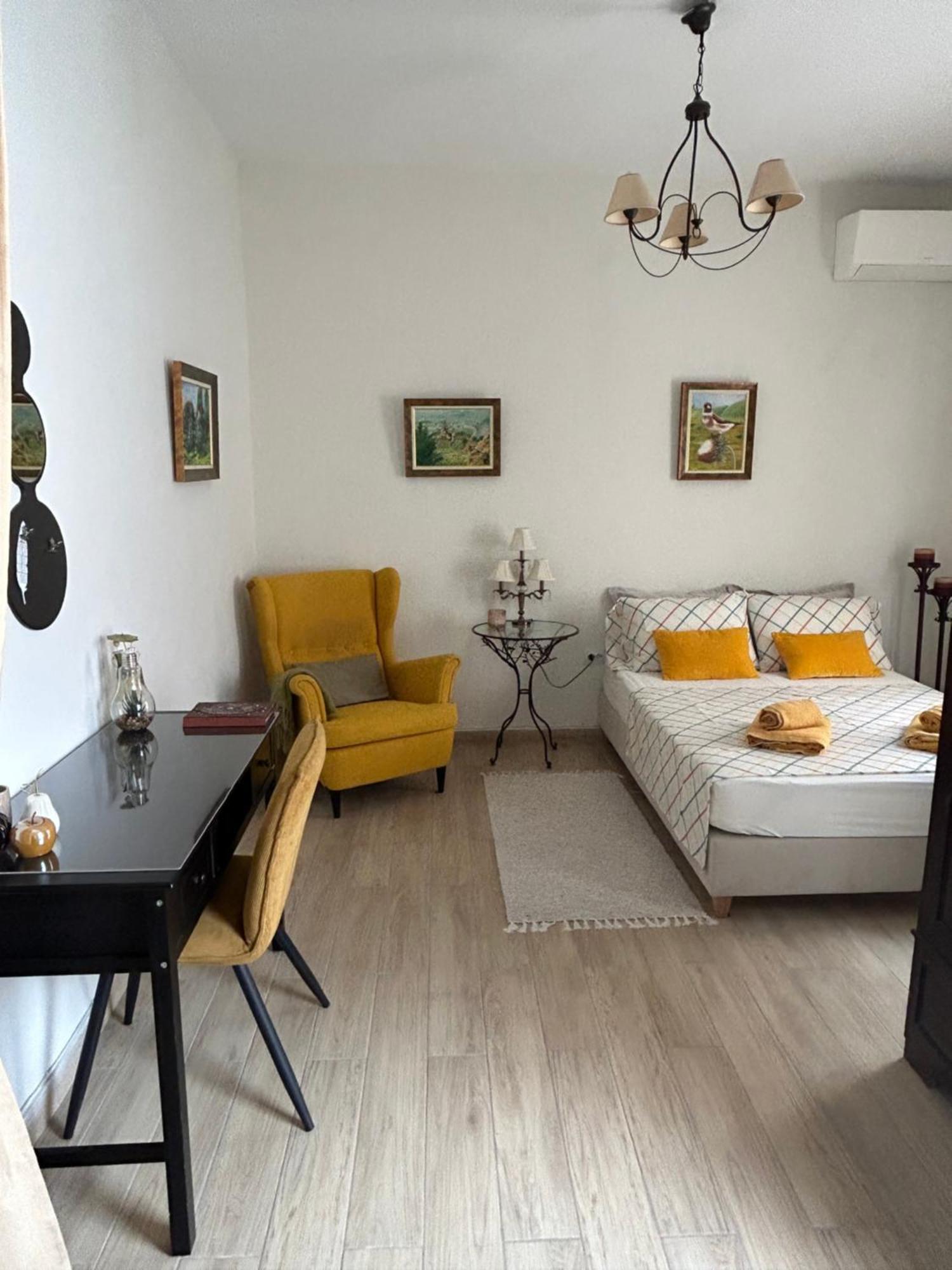 Cozy House With Backyard At Iraklio Attikis Appartement *